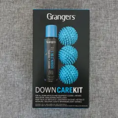 Zestaw Grangers Down Care Kit zawiera płyn do prania kurtek puchowych i 3 niebieskie piłeczki do suszarki, które pomagają odzyskać objętość.