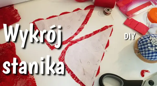 Wykroje stanika i czerwona koronka, szpilki, nożyczki i akcesoria do szycia. Jak przerobić biustonosz? DIY.