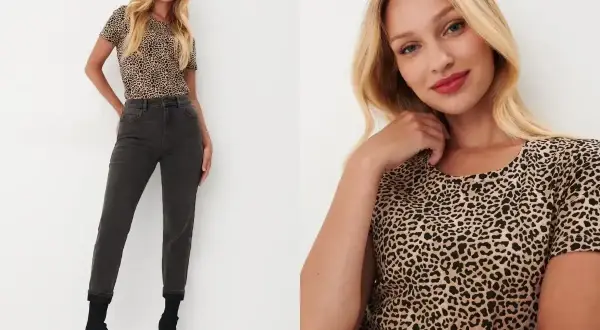 Blondynka w bluzce w panterkę i szarych jeansach. Dowiedz się, z jakimi kolorami łączyć panterkę, by stworzyć stylowy look.