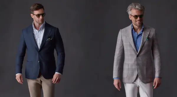 Eleganckie stylizacje na chrzciny: granatowa marynarka z beżowymi spodniami i kraciasta z białymi.